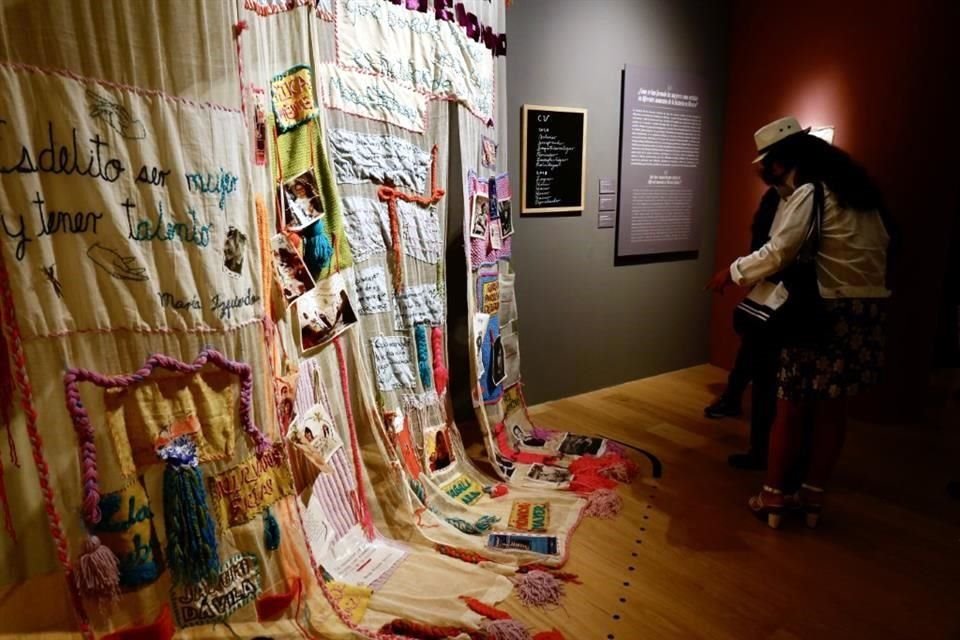 El Museo Kaluz exhibe 'Re)generando... Narrativas e imaginarios, Mujeres en diálogo', que reúne 109 obras de mujeres artistas.