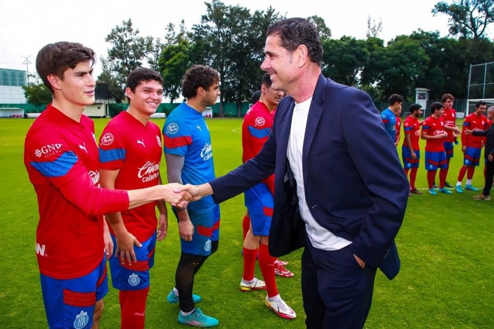 Fernando Hierro ya conoció a los integrantes del Tapatío, filial de las Chivas.