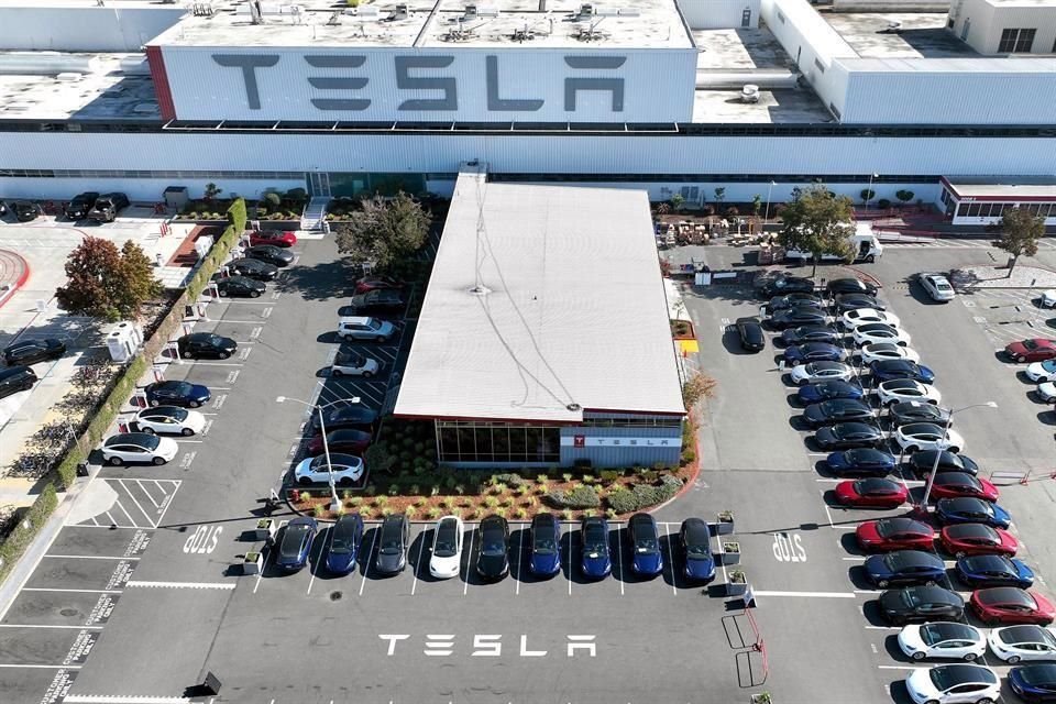 Tesla se est apegando a sus planes de larga data para aumentar las entregas de vehculos en un 50 por ciento anual durante varios aos.