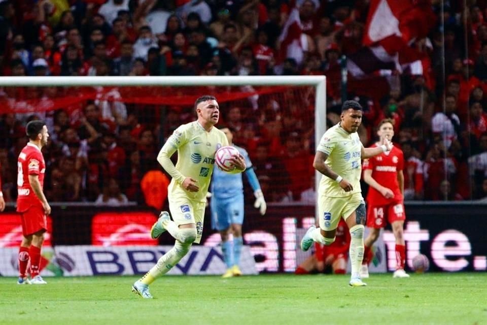 Lara logró el gol de la esperanza azulcrema.