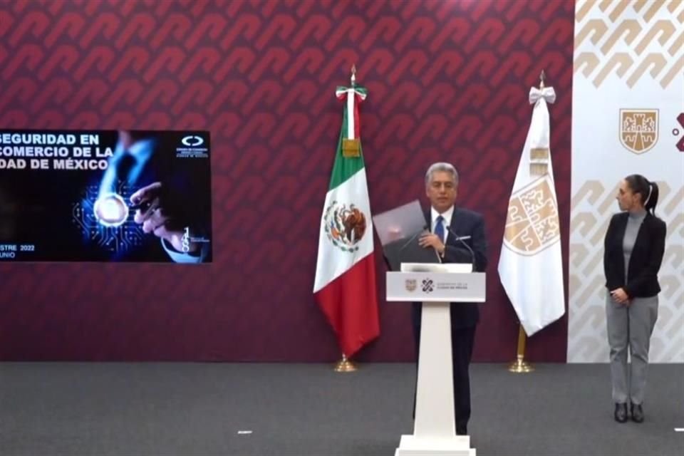 'En lugar de cada dos años se va a cinco años el programa interno de protección civil', destacó durante la conferencia de prensa del Gobierno capitalino.