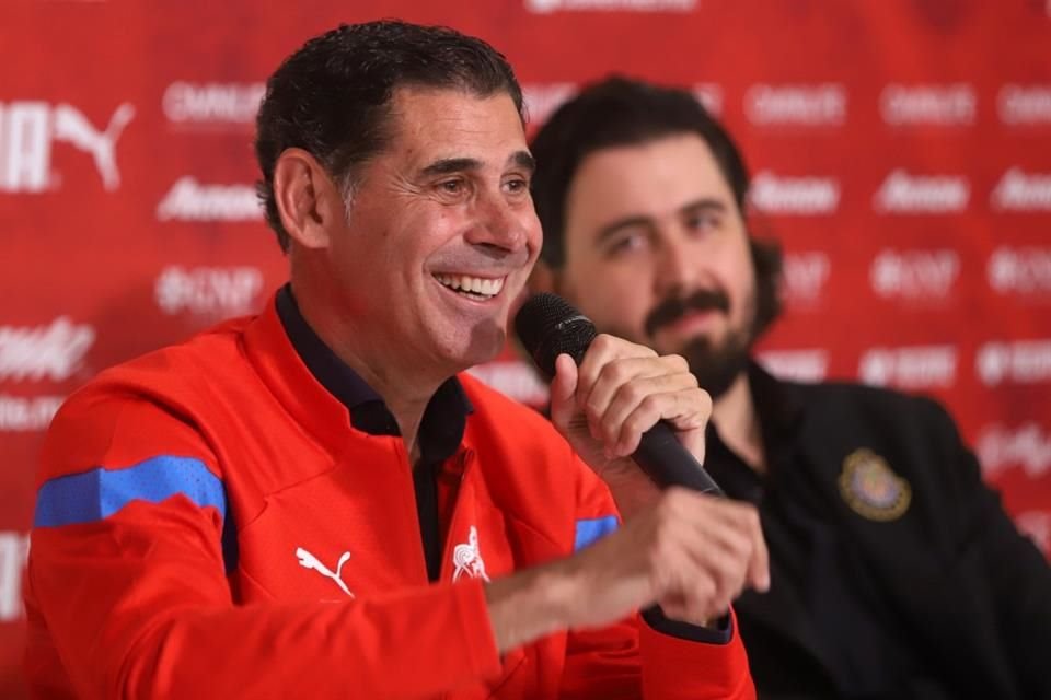 Presentación de Fernando Hierro como director deportivo de Chivas.