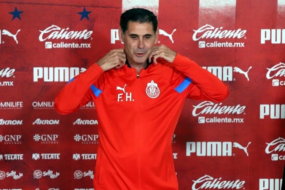 Fernando Hierro busca levantar a las Chivas.