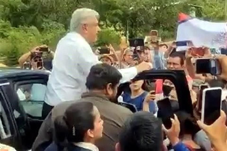 AMLO prometió a estudiantes de Universidades del Bienestar reunión con coordinadora Raquel Sosa.