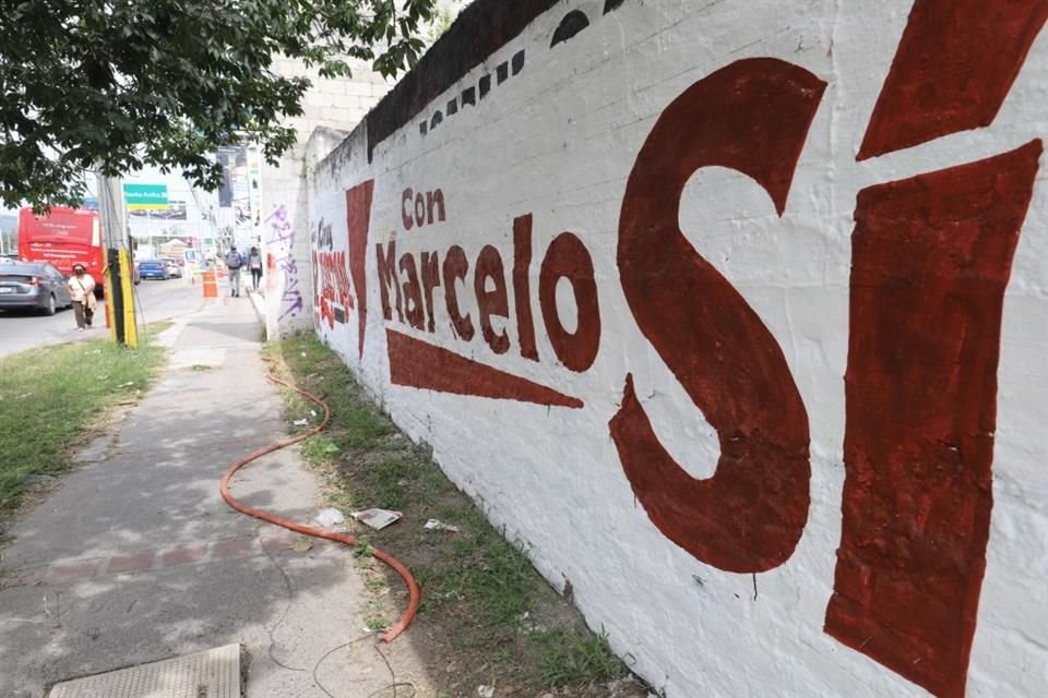 Barda pintada con el nombre de Marcelo en López Mateos, a la altura de san Agustín.