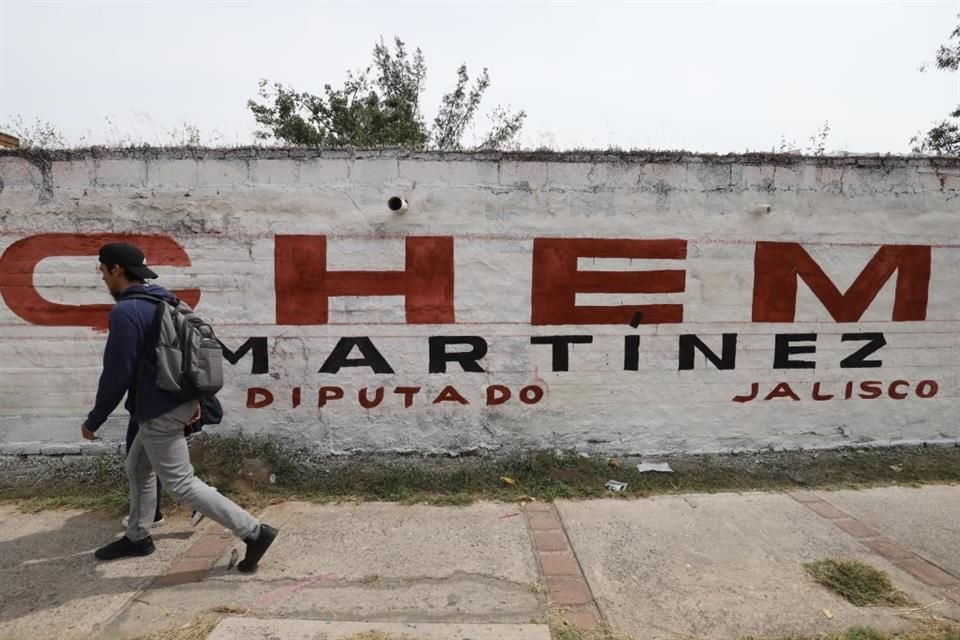 Barda pintada con el nombre del diputado José María Martínez en López Mateos, a la altura de san Agustín.