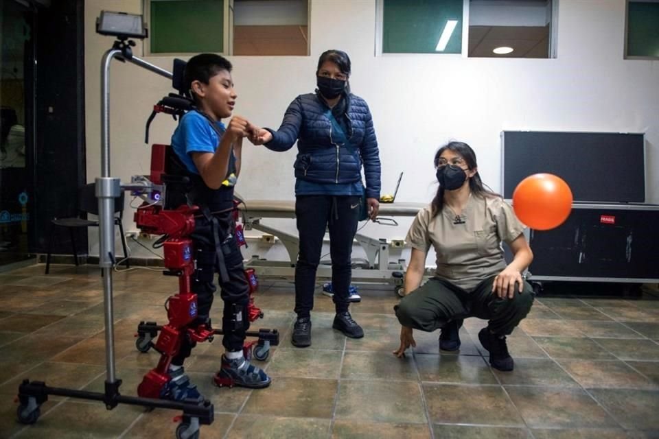 La Asociación Pro Personas con Parálisis Cerebral (APAC) adquirió un equipo robótico para apoyar la rehabilitación de niñas y niños.