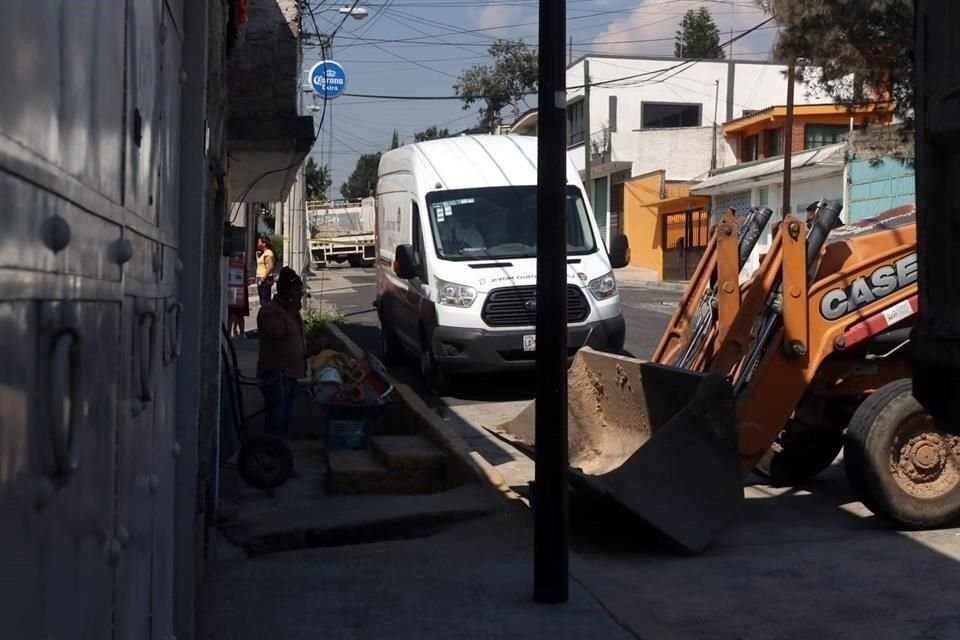 La excavación se realiza en la calle Margaritas, en Colonia Lomas de San Miguel, Municipio de Atizapán.