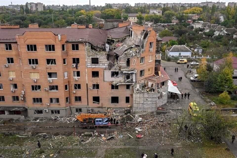 Vista del daño en un edificio de Mykolaiv este domingo tras ataques rusos.