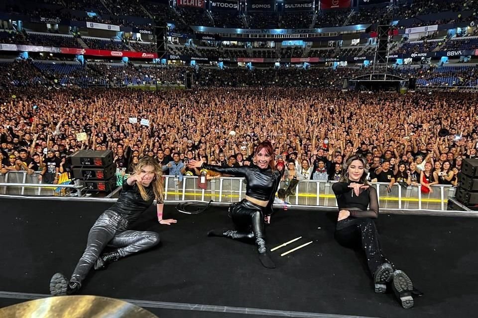 Las hermanas Daniela, Paulina y Alejandra Villarreal sorprendieron gratamente a los asistentes al concierto de Guns N' Roses.