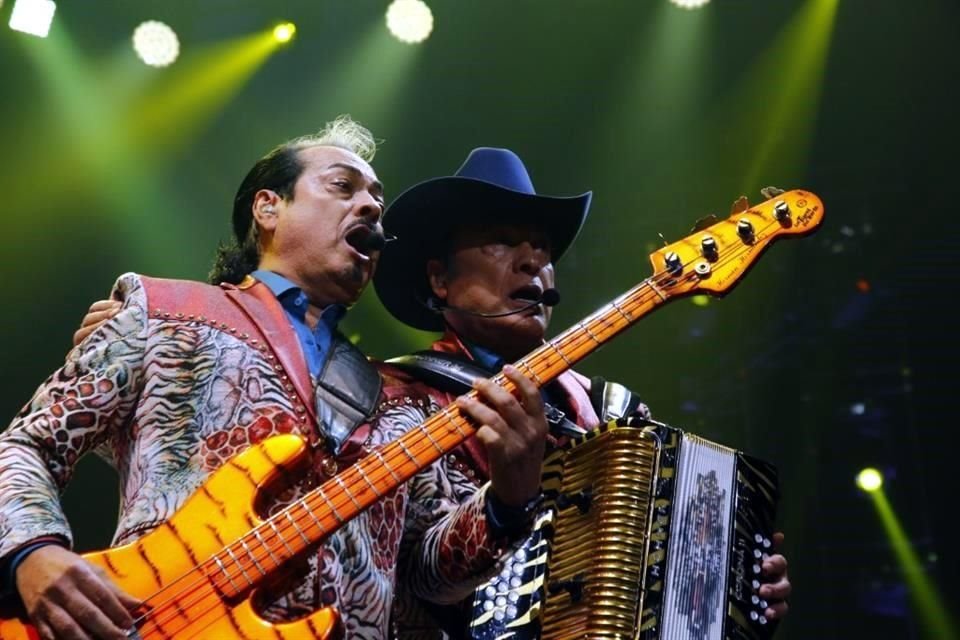 Doña Consuelo Angulo de Hernández, madre de los integrantes de Los Tigres del Norte, falleció este sábado después de un concierto del grupo.