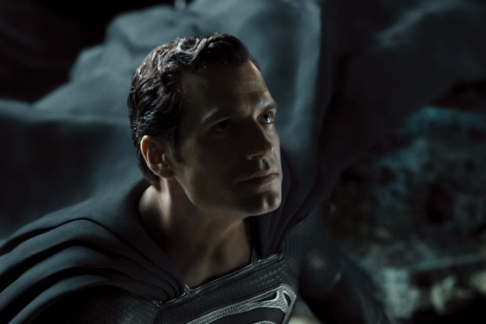 Henry Cavill anunció de manera oficial su regreso a las películas de DC como Superman.