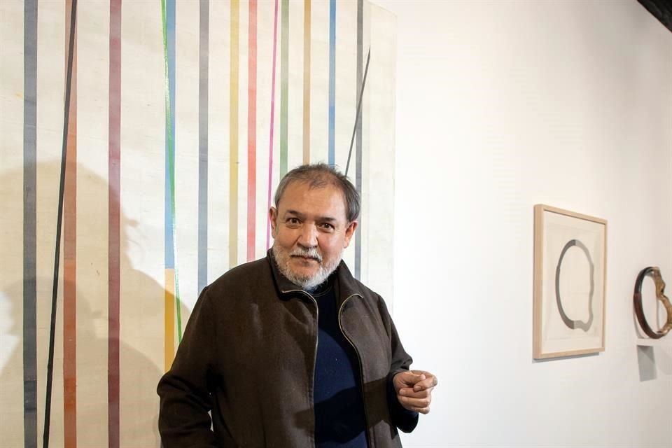 Francisco Castro Leñero en una imagen de enero pasado en la Galería Ethra, donde expuso 'El color de la madera'. El artista falleció este lunes a los 68 años.