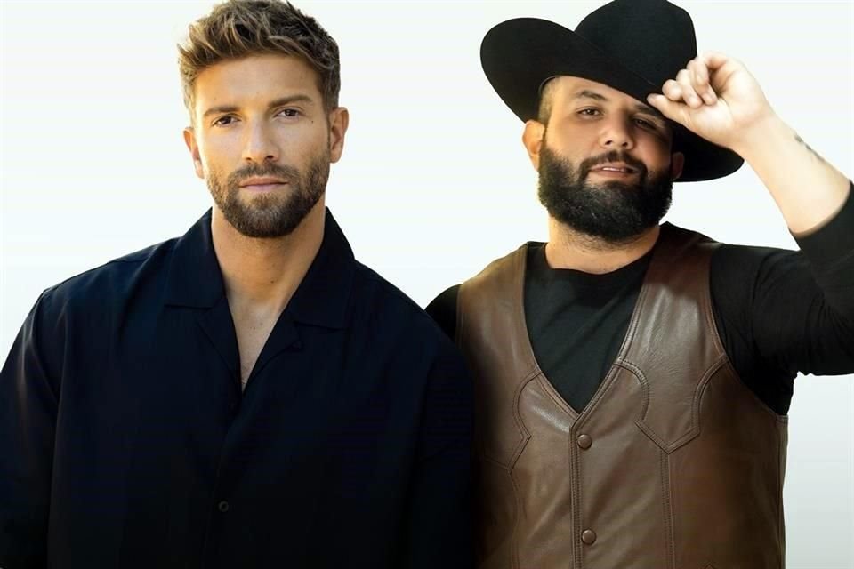 El cantautor lanza el 2 de diciembre la placa 'La Cuarta Hoja' y alista shows en CDMX, Monterrey y Guadalajara a inicios de noviembre. Aquí, en foto, aparece junto a Carín León.