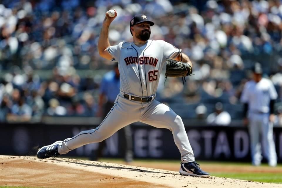 José Urquidy enfrenta con los Astros la Serie Mundial que inicia el viernes.