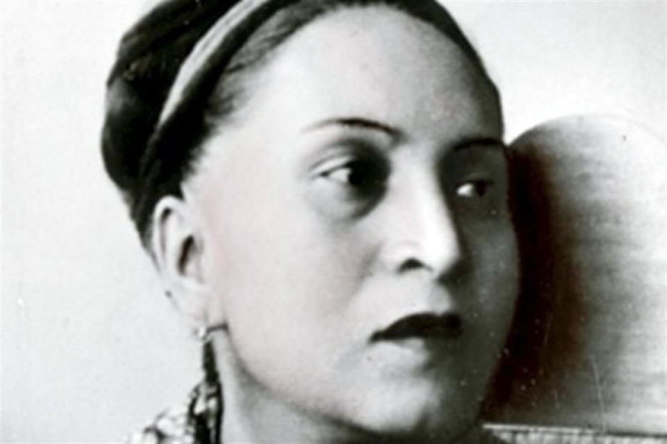 María Izquierdo en un retrato de los 30, proveniente del Archivo Casasola.