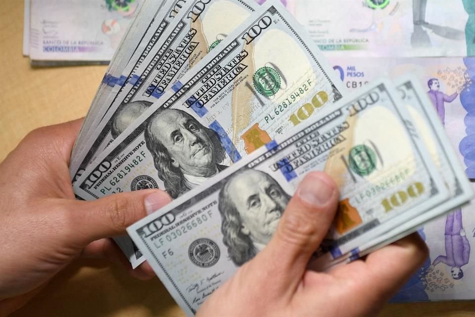 Las ventanillas de Citibanamex ofrecieron el dólar a seis centavos menos que ayer, a 17.50 pesos (un valor que se había registrado el 2 de mayo de 2016), y lo recibieron a 16.54 unidades.