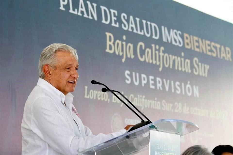 AMLO culpó a administraciones 'corruptas' por deficiencias en el ISSSTE.