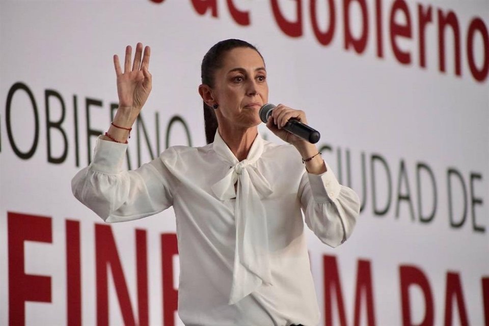 'Lo que no queremos son las elecciones más caras del mundo, eso no es democracia', expuso Sheinbaum de visita en Puebla.