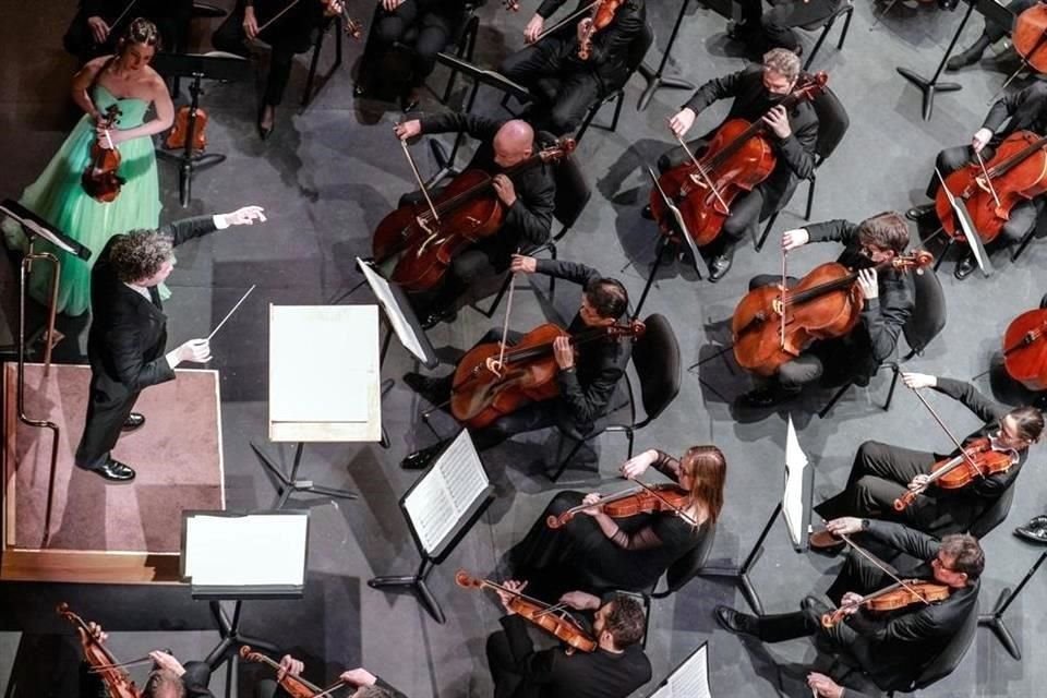 Durante el concierto se estrenò 'Altar de cuerda', de la mexicana Gabriela Ortiz.