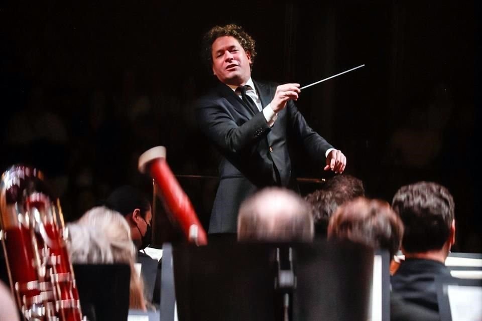 Dudamel, al frente de LA Phil, se presentó la noche del sábado en el Teatro Juárez de Guanajuato.