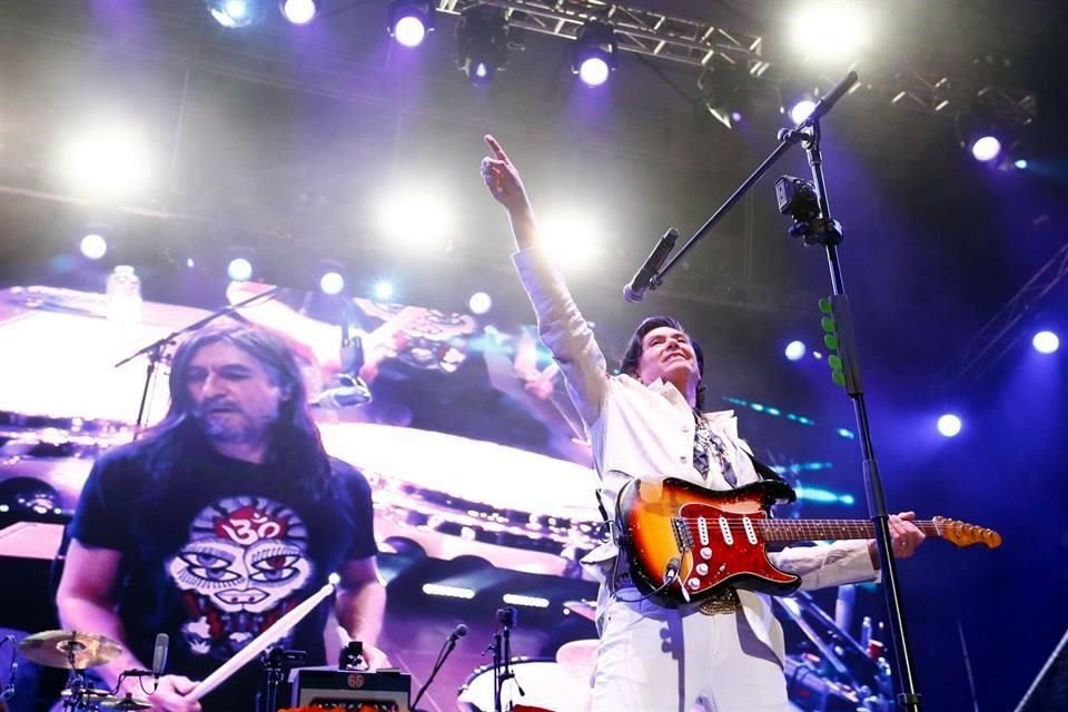 La ya legendaria banda del rock mexicano, Caifanes, se encargó de cerrar la llamada Fiesta del Espíritu.