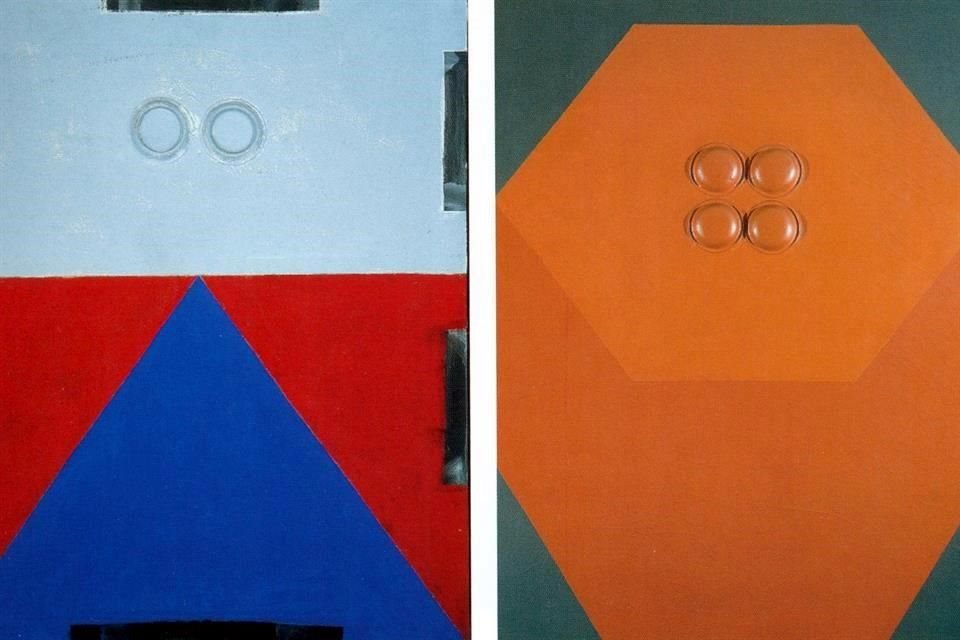 Una parte del libro explora el lenguaje plástico de Rojo, construido a partir de las formas geométricas, como estas piezas de 1964, 'Icono XXI' y 'Geometría I'.