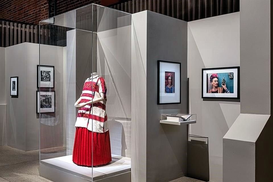 La muestra tiene por sede la Fundación de Arte Contemporáneo de Joburg (JCAF), en Johannesburgo.