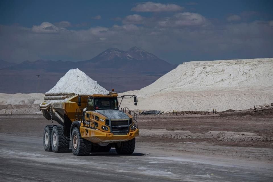 La empresa china Ganfeng Lithium tomó medidas legales contra el Gobierno de México por la cancelación de concesiones otorgadas en Sonora.