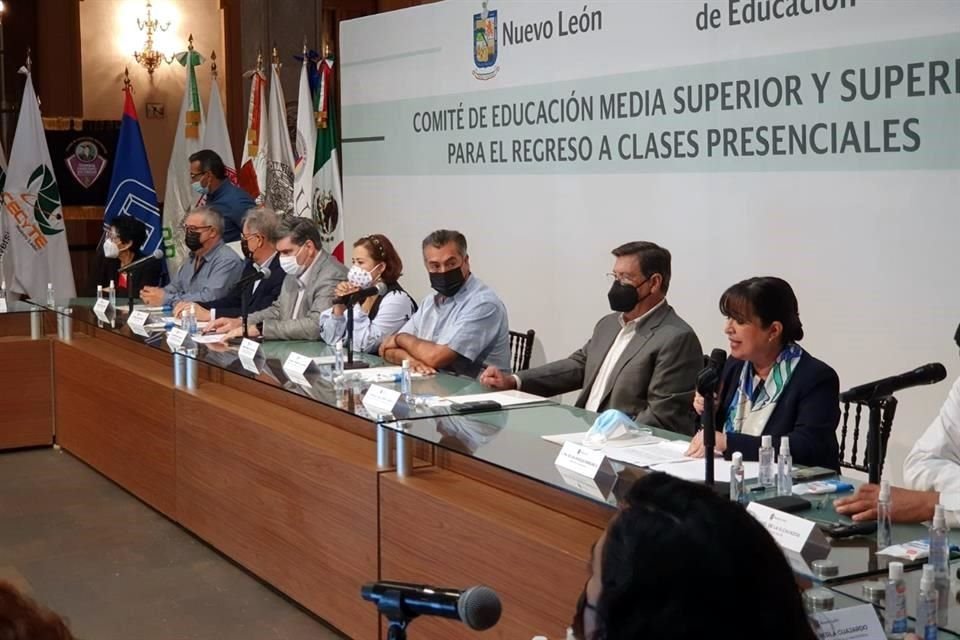 El regreso a clases presencial para preparatorias y universidades en Nuevo León fue fijado para el próximo 31 de mayo, a un 30 por ciento de la capacidad de cada institución.