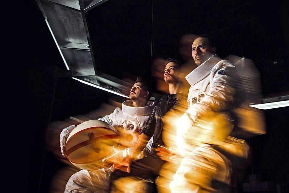 'Bozal' es una experiencia teatral que te permitirá volar sobre el escenario del Cenart y, tras el confinamiento, sentirte en libertad.