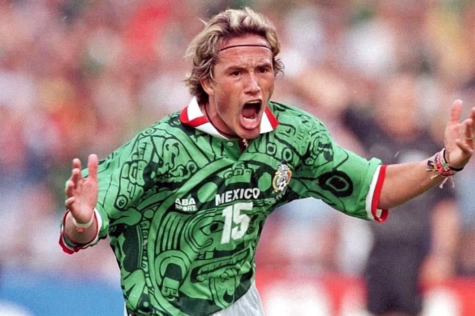 Luis Hernández es el histórico goleador de México.