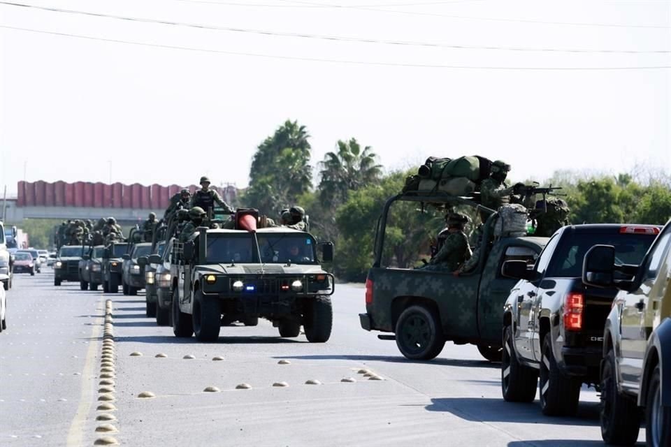 A las 13:50 horas el convoy, integrado por 25 vehículos militares, arribó a las instalaciones de la Séptima Zona Militar, en Apodaca.