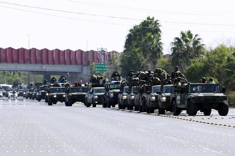 A las 13:50 horas el convoy, integrado por 25 vehículos militares, arribó a las instalaciones de la Séptima Zona Militar, en Apodaca.