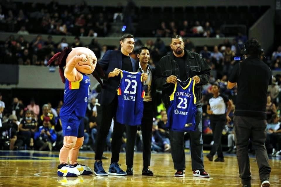 Eduardo Nájera y Horacio Llamas, ex NBA, también estuvieron en el partido.