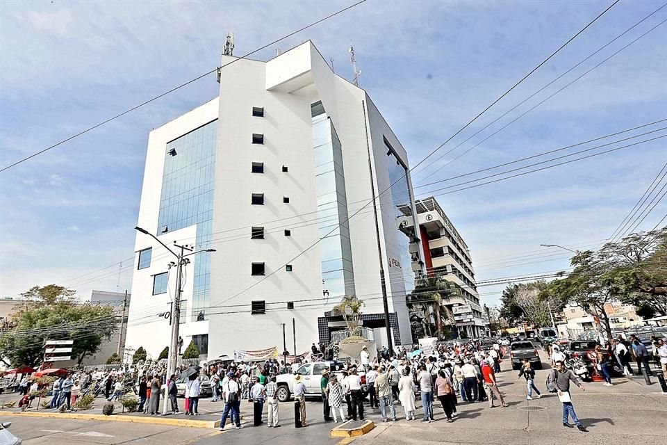 Pensionados del Ipejal se han manifestado en contra de los malos manejos de la institución.