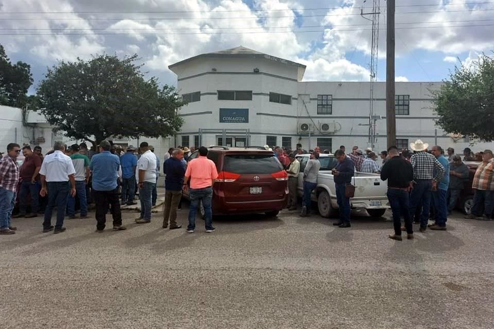 Cerca de 200 productores del Distrito de Riego 026 se quedaron esperando el encuentro con funcionarios de la Conagua.