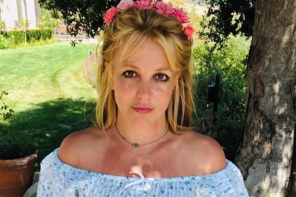 La cantante Britney Spears reveló que tiene un daño en los nervios, el cual le provoca entumecimiento y dolor en el cuerpo.