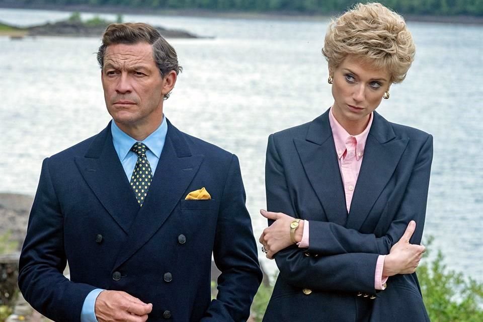 Dominic West y Elizabeth Debicki dan vida al Príncipe Carlos y a la Princesa Diana en la quinta temporada de la serie.