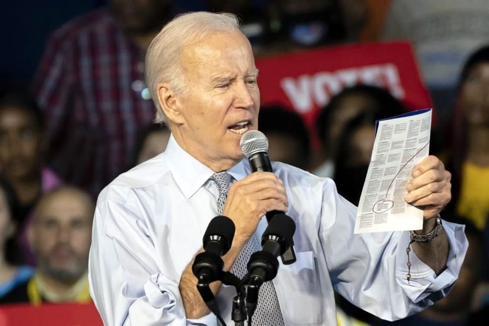 Joe Biden habla durante un mitin electoral en el último día de campaña, en Maryland.