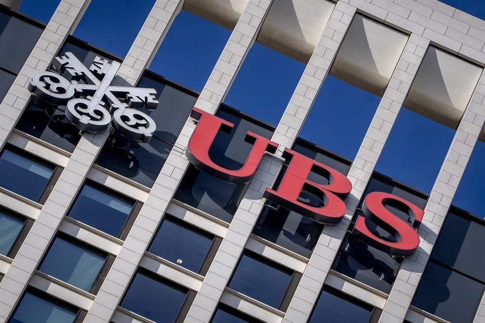 Estados Unidos había presentado una denuncia alegando que UBS defraudó a los inversionistas en relación con la venta de 40 RMBS emitidos en 2006 y 2007. Alegaba que el banco suizo había realizado a sabiendas declaraciones falsas y engañosas a los compradores de esos valores.