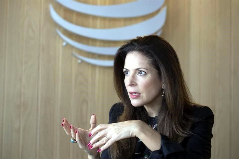 Mónica Aspe, directora general de AT&T México.