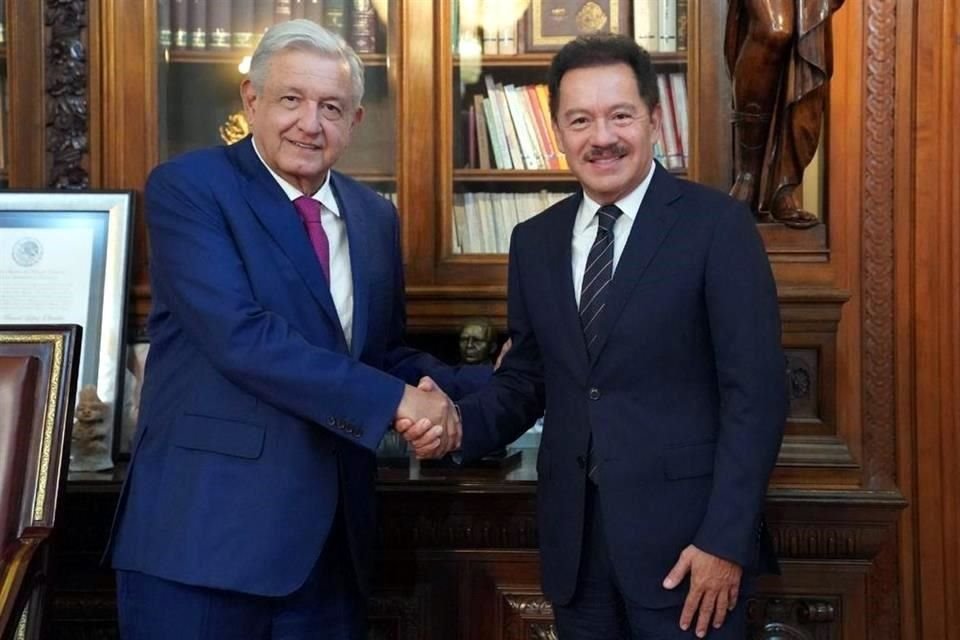 El coordinador de los diputados de Morena visitó al Presidente López Obrador en Palacio Nacional.