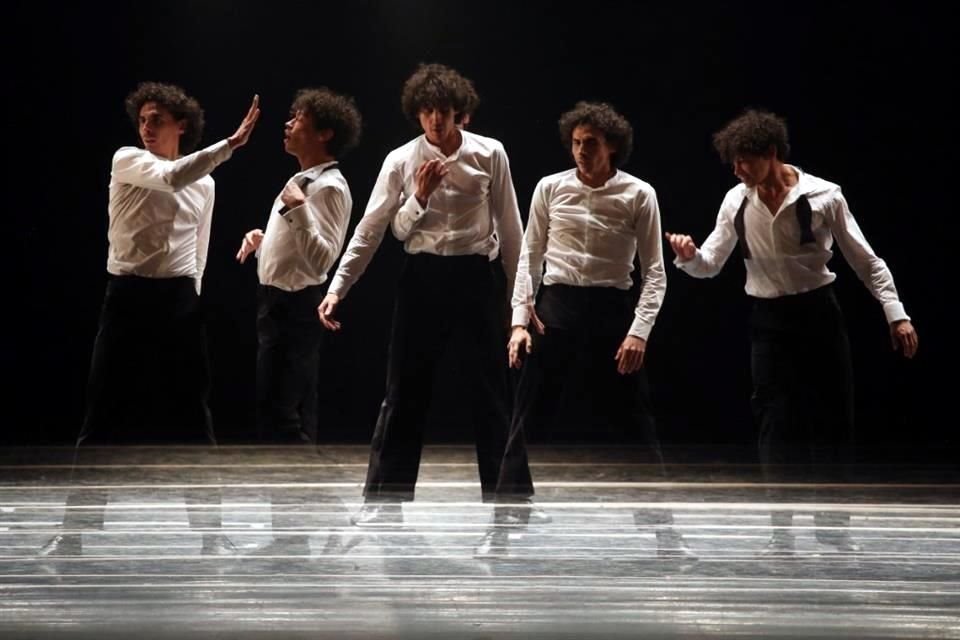 La Compañía Nacional de Danza ofrecerá cuatro funciones del programa que incluye 'El balcón del amor' en Bellas Artes, los domingos 13 y 20, a las 17:00 horas, y martes 15 y jueves 17, a las 20:00.