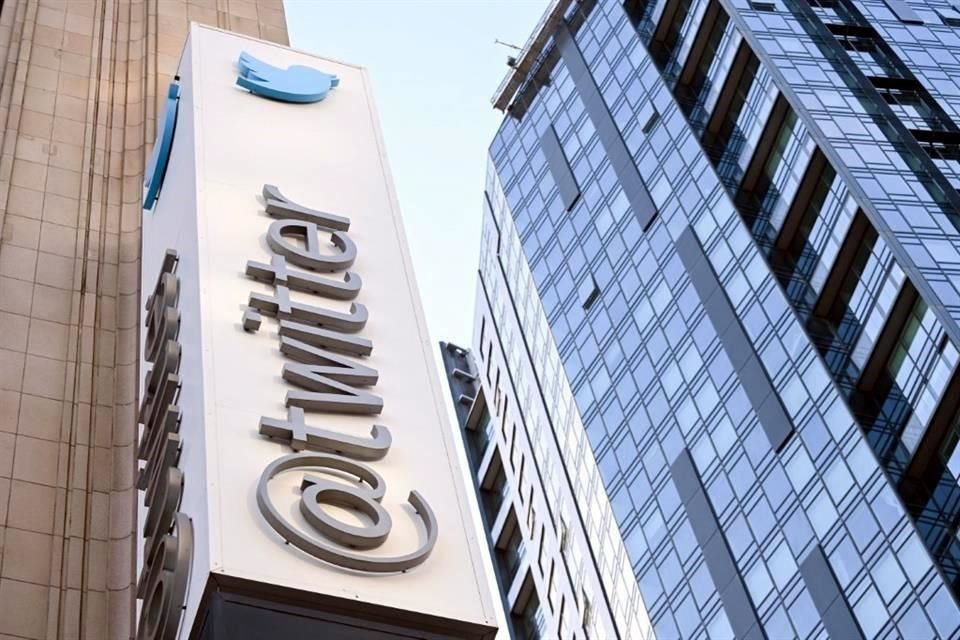 Las finanzas de Twitter siguen presionadas por la deuda de alto costo y el retiro de anunciantes.