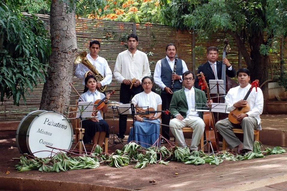 En el Teatro Macedonio Alcalá de la Ciudad de Oaxaca, Pasatono se presenta este sábado y domingo a las 20:00 horas.