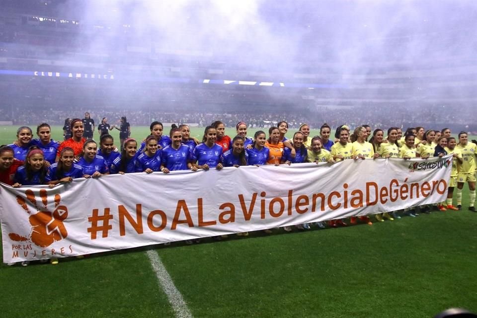 El mensaje que las jugadoras lanzaron antes del partido.