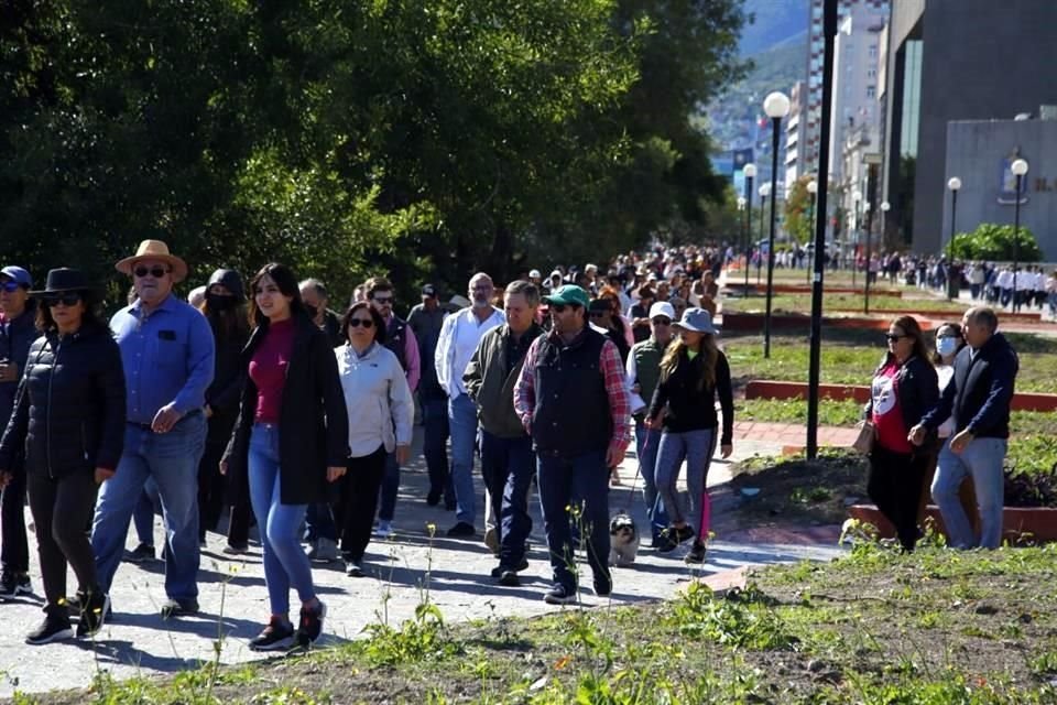 Acuden miles a marcha para defender al INE en el Centro.