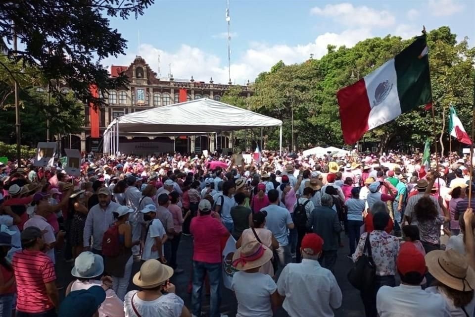 En Cuernavaca, miles de personas se congregaron en la Marcha por la Democracia.