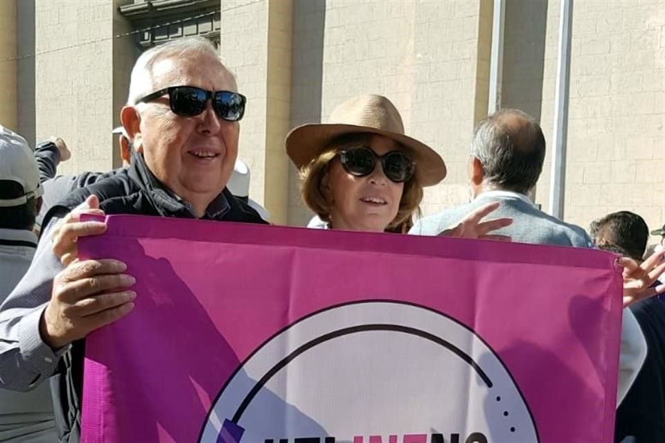 Fernando Turner, ex Secretario de Economía estatal, acudió a la manifestación.